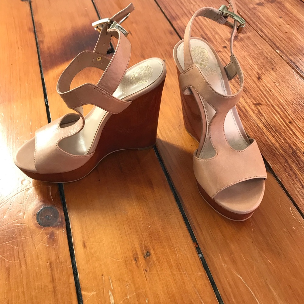 Vince Camuto size 6 wedges nude